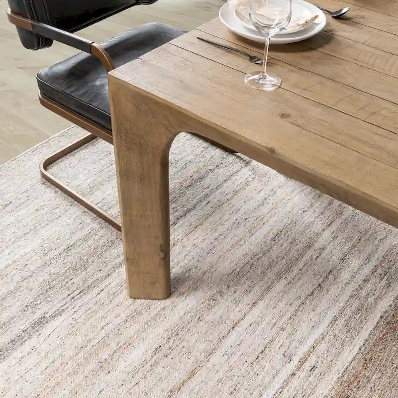 Table à manger 78 po en pin recyclé, plateau en planches, pieds inclinés, style rustique, naturel, 6 places
