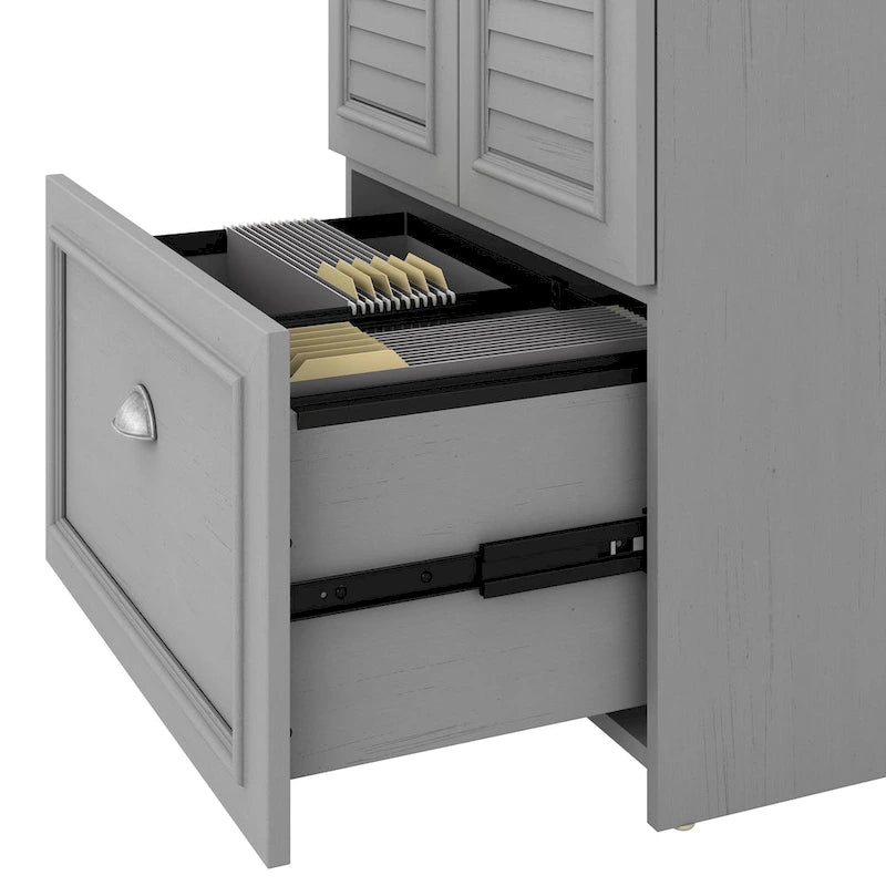 Ensemble bureau d'angle en L 60" et armoire de rangement 2 portes, tiroir classeur, tablette à clavier, portes à persiennes, style campagnard, blanc antique / gris Cape Cod / noir antique / gris Shiplap, 1 personne