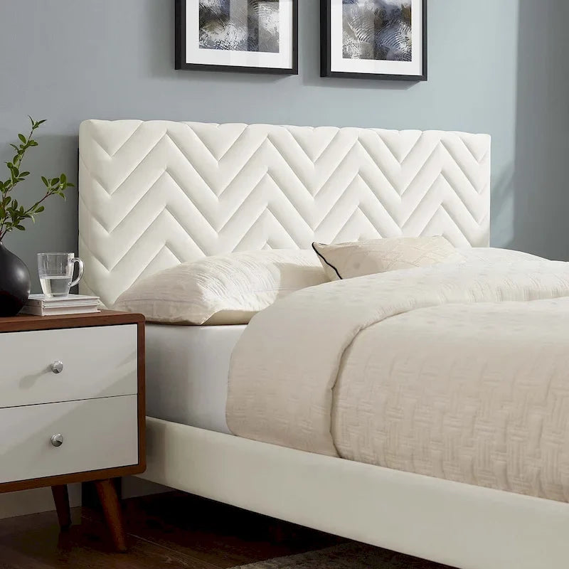 Lit plateforme grand lit, tête de lit capitonnée en velours à chevrons, pieds en bois fuselés, style milieu de siècle, bleu / blanc / anthracite / rose, 2 personnes